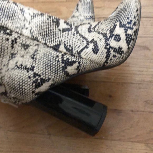Snake skin boot - Picture 5 of 5